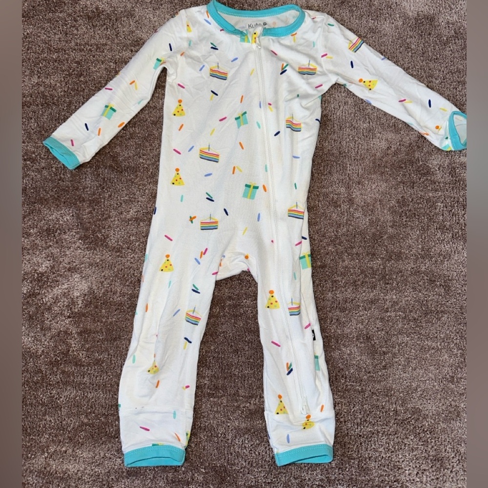 Kyte Baby Cloud Party Zippered Romper White Birthday Pajamas 12-18 months